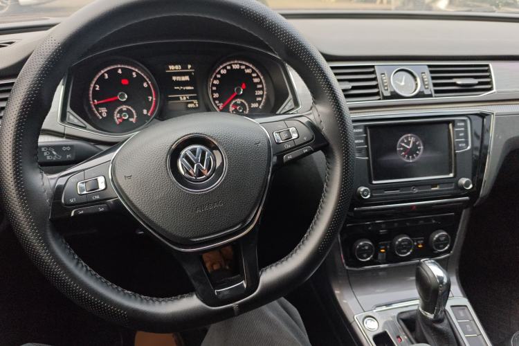 Used Volkswagen Passat 2017 330TSI DSG Luxury Edition Interior 2