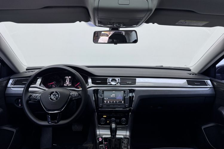 Used Volkswagen Passat 2017 330TSI DSG Luxury Edition Interior 2