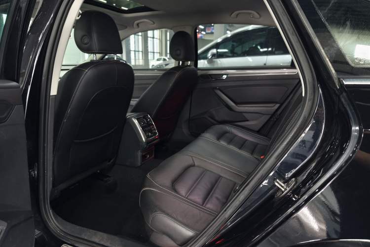 Used Volkswagen Passat 2017 330TSI DSG Luxury Edition Interior 2