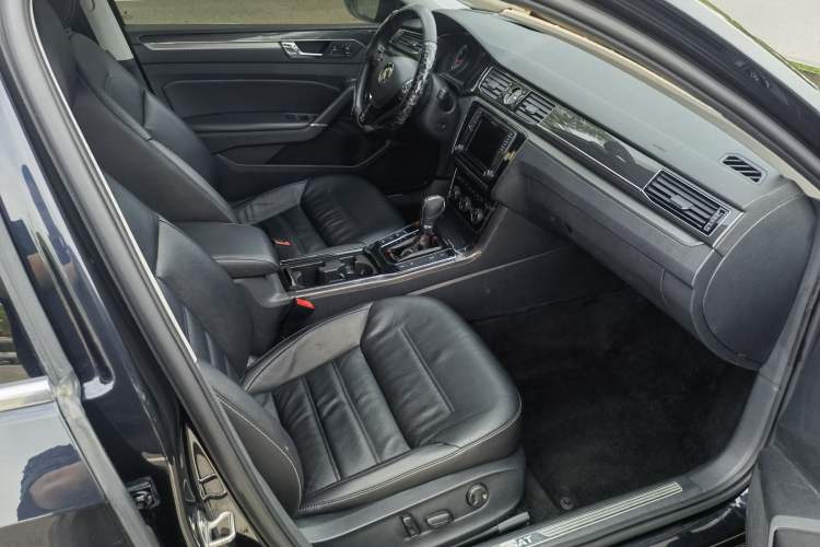 Used Volkswagen Passat 2017 330TSI DSG Prestige Edition Interior 2