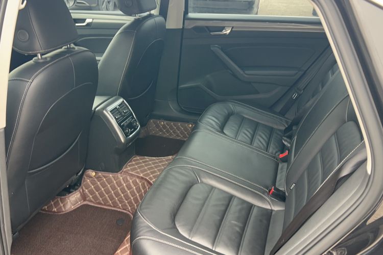 Used Volkswagen Passat 2017 330TSI DSG Luxury Edition Interior 3
