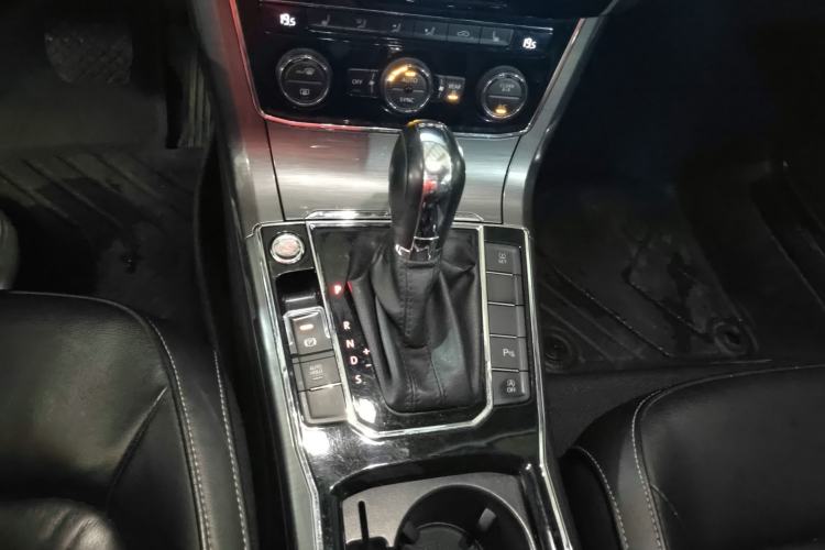 Used Volkswagen Passat 2017 330TSI DSG Luxury Edition Interior 3