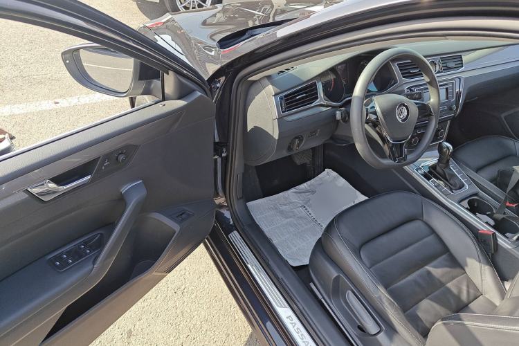 Used Volkswagen Passat 2017 1.8TSI DSG Government Procurement Version (CEA Engine) Interior 3