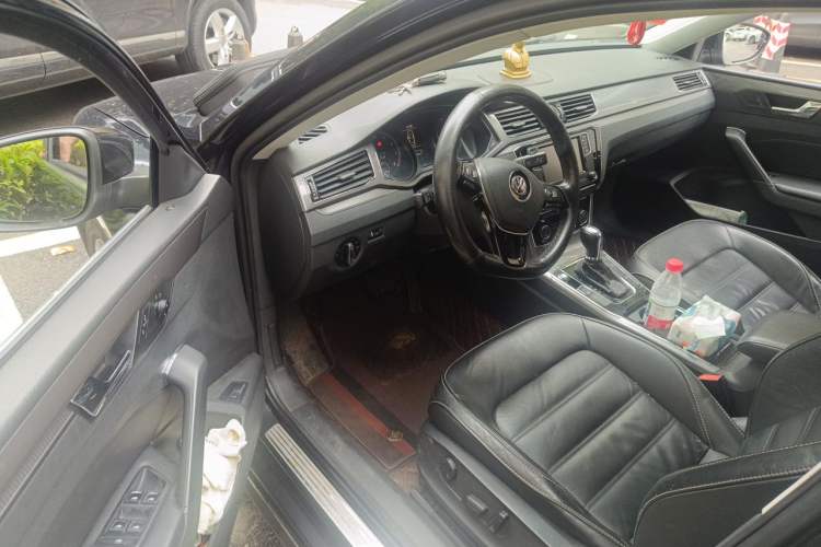 Used Volkswagen Passat 2017 330TSI DSG Luxury Edition Interior 3