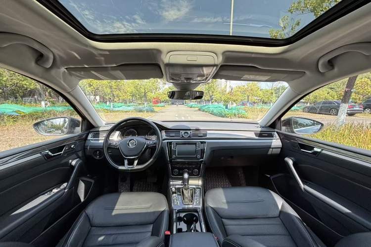 Used Volkswagen Passat 2017 330TSI DSG Luxury Edition Interior 3