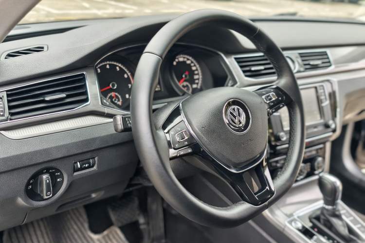 Used Volkswagen Passat 2017 280TSI DSG Luxury Edition Interior 3