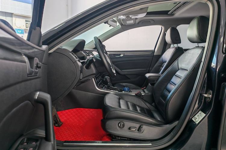 Used Volkswagen Passat 2017 330TSI DSG Luxury Edition Interior 3
