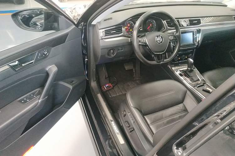 Used Volkswagen Passat 2017 330TSI DSG Prestige Edition Interior 3