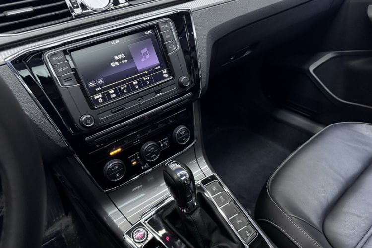 Used Volkswagen Passat 2017 330TSI DSG Luxury Edition Interior 3