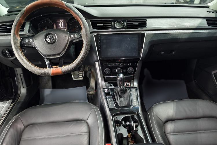 Used Volkswagen Passat 2017 330TSI DSG Luxury Edition Interior 3