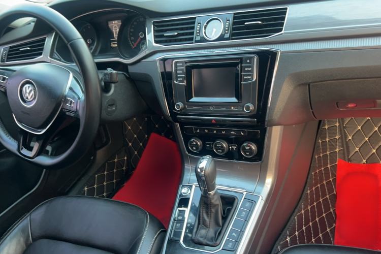 Used Volkswagen Passat 2017 330TSI DSG Luxury Edition Interior 3