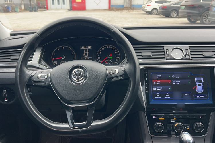 Used Volkswagen Passat 2017 330TSI DSG Luxury Edition Interior 4