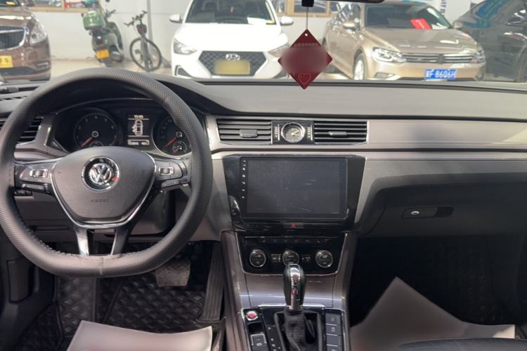 Used Volkswagen Passat 2017 330TSI DSG Luxury Edition Interior 4