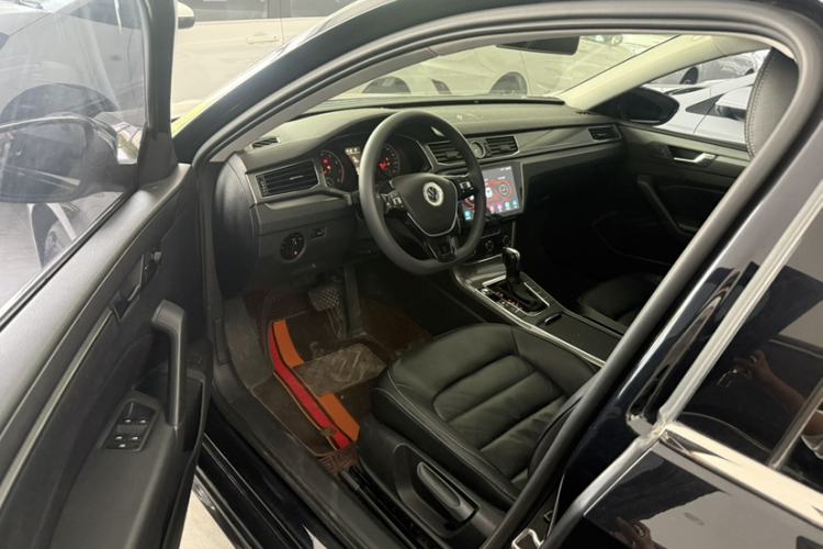 Used Volkswagen Passat 2017 280TSI DSG Luxury Edition Interior 4