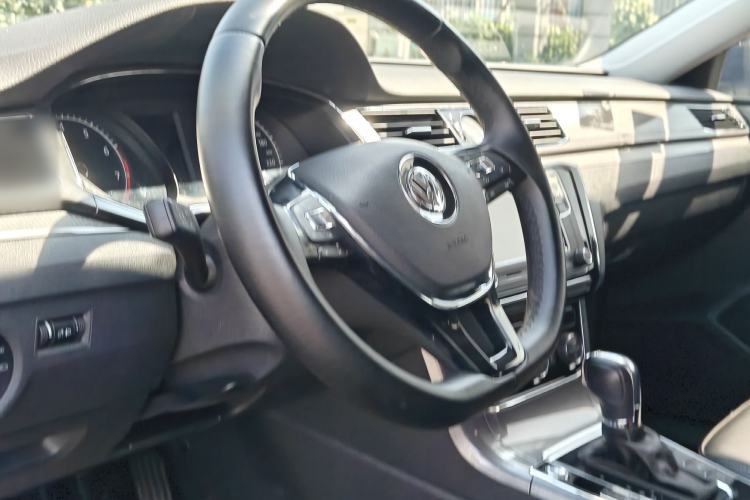 Used Volkswagen Passat 2017 330TSI DSG Luxury Edition Interior 4