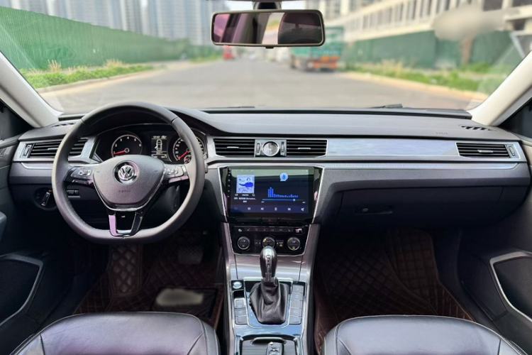 Used Volkswagen Passat 2017 330TSI DSG Luxury Edition Interior 4