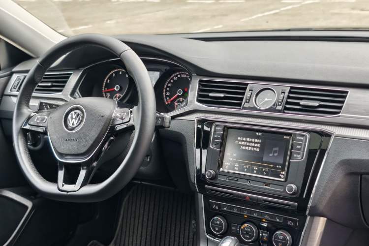 Used Volkswagen Passat 2017 280TSI DSG Luxury Edition Interior 4