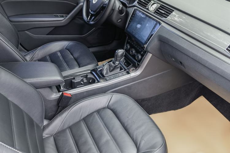 Used Volkswagen Passat 2017 330TSI DSG Luxury Edition Interior 4