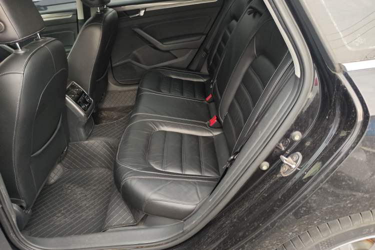 Used Volkswagen Passat 2017 330TSI DSG Luxury Edition Interior 4
