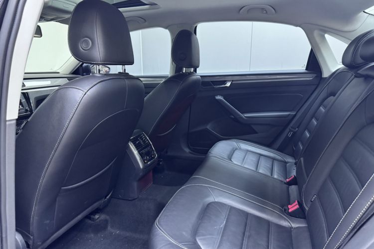 Used Volkswagen Passat 2017 330TSI DSG Luxury Edition Interior 4