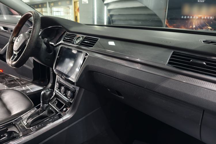 Used Volkswagen Passat 2017 330TSI DSG Luxury Edition Interior 4
