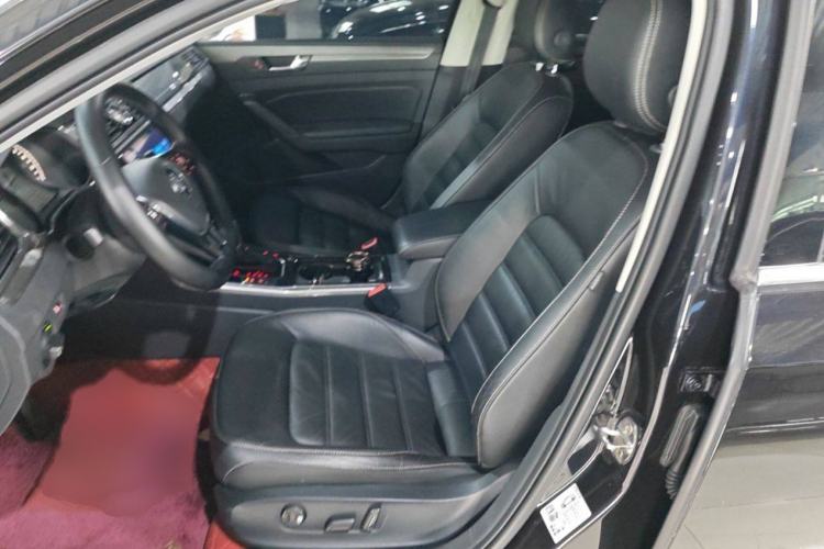 Used Volkswagen Passat 2017 330TSI DSG Luxury Edition Interior 5