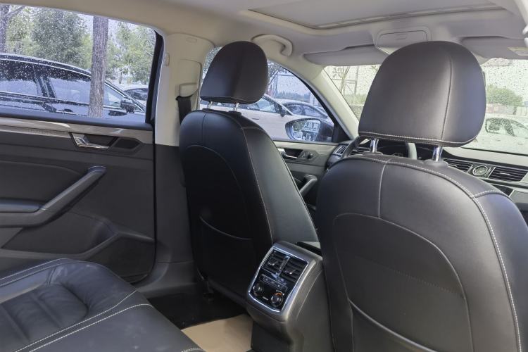 Used Volkswagen Passat 2017 330TSI DSG Luxury Edition Interior 5