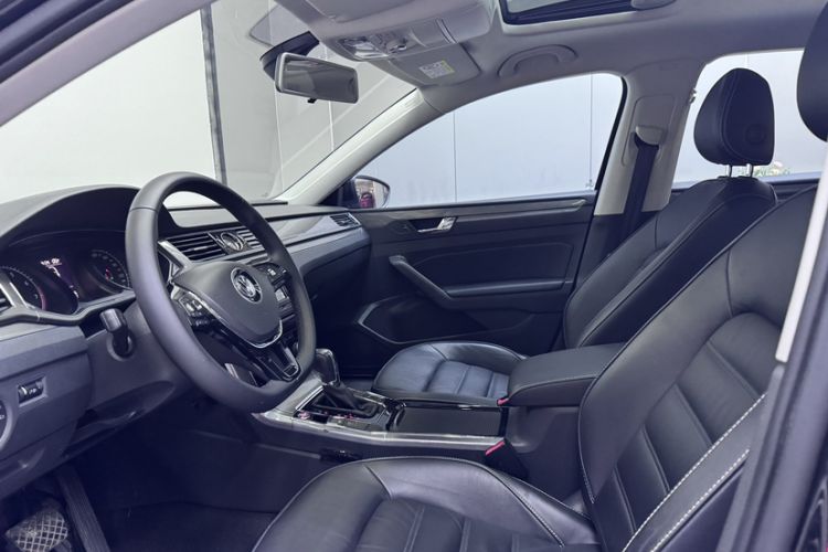 Used Volkswagen Passat 2017 330TSI DSG Luxury Edition Interior 5