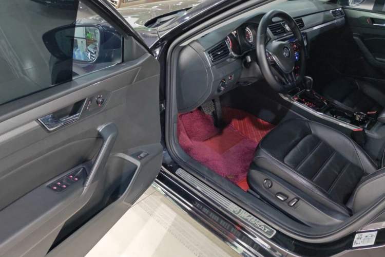 Used Volkswagen Passat 2017 330TSI DSG Luxury Edition Interior 6
