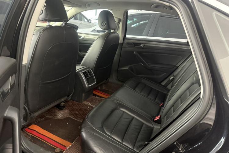 Used Volkswagen Passat 2017 280TSI DSG Luxury Edition Interior 6
