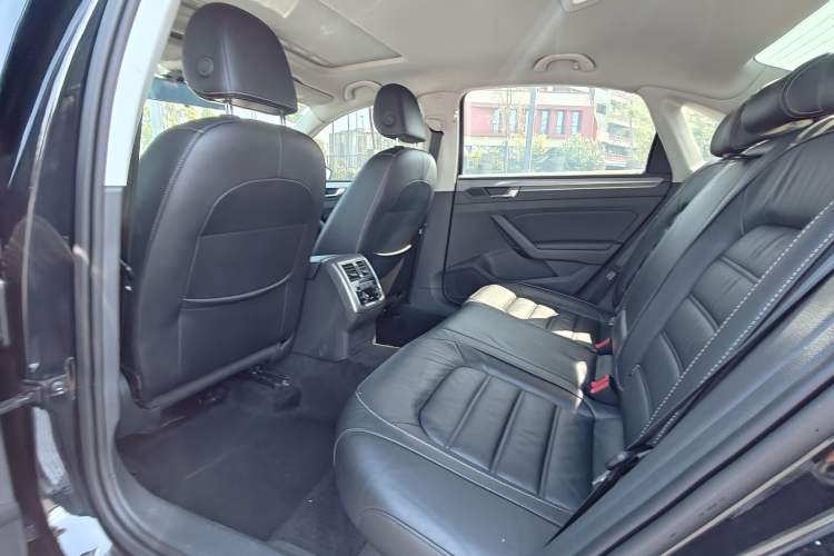 Used Volkswagen Passat 2017 330TSI DSG Luxury Edition Interior 6