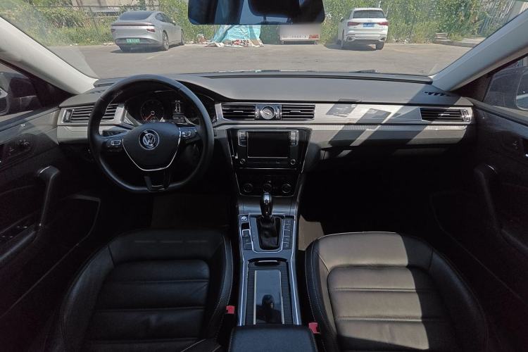 Used Volkswagen Passat 2017 330TSI DSG Luxury Edition Interior 8