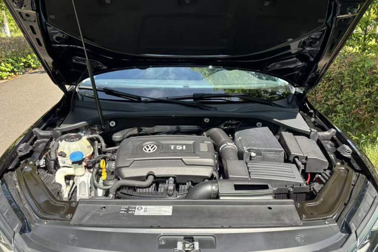 Used Volkswagen Passat 2017 330TSI DSG Luxury Edition Interior 9