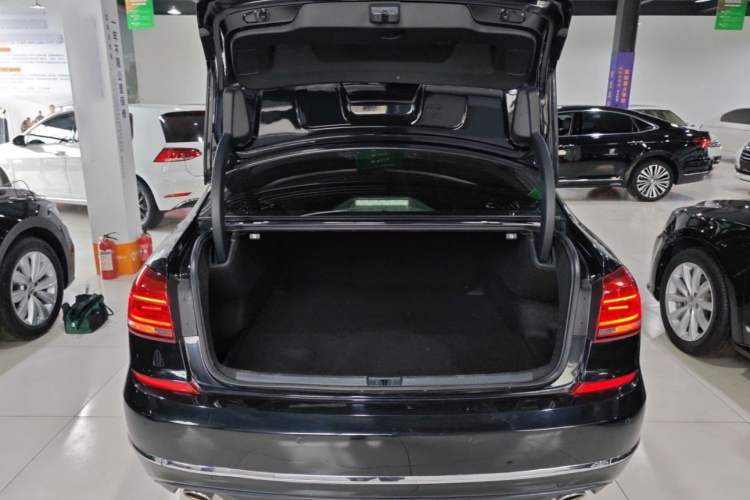 Used Volkswagen Passat 2017 330TSI DSG Luxury Edition Interior 9