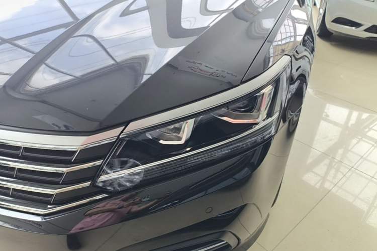 Used Volkswagen Passat 2017 330TSI DSG Luxury Edition Left Front Headlight