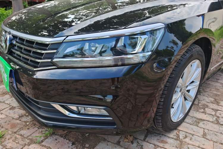 Used Volkswagen Passat 2017 330TSI DSG Luxury Edition Left Front Headlight