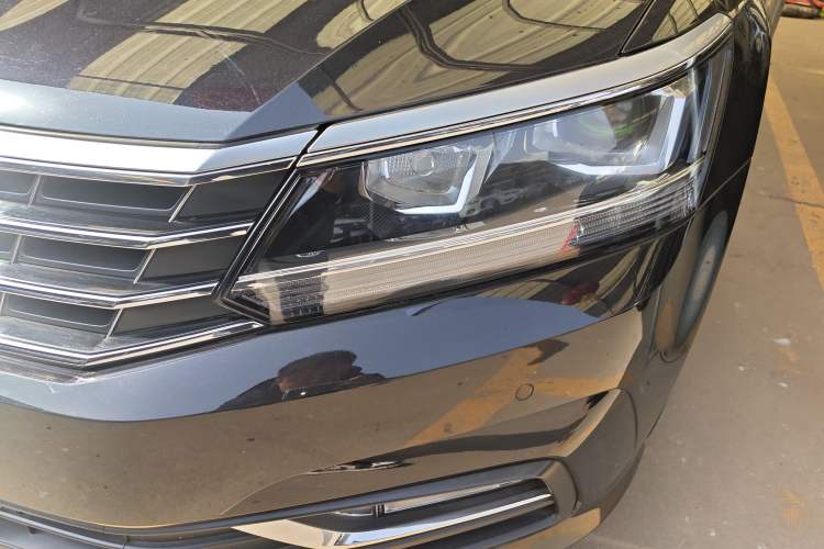Used Volkswagen Passat 2017 330TSI DSG Luxury Edition Left Front Headlight