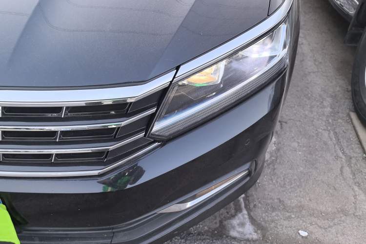 Used Volkswagen Passat 2017 330TSI DSG Luxury Edition Left Front Headlight