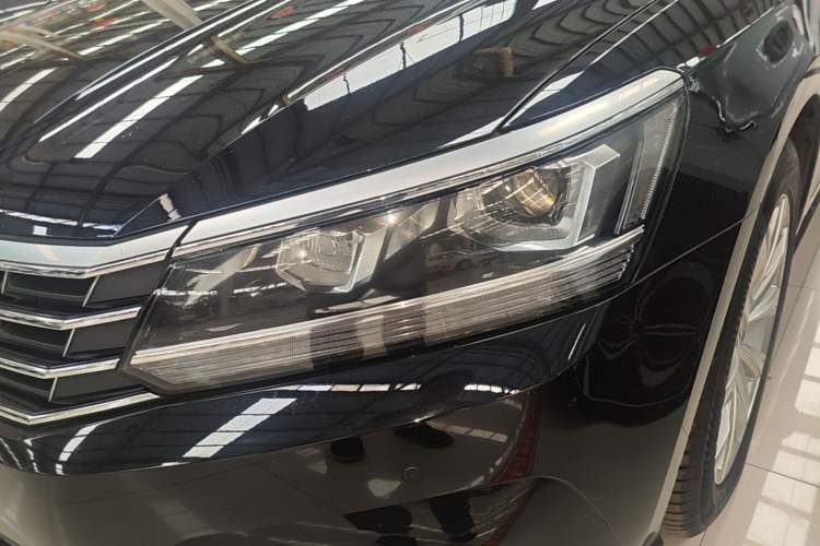 Used Volkswagen Passat 2017 330TSI DSG Luxury Edition Left Front Headlight