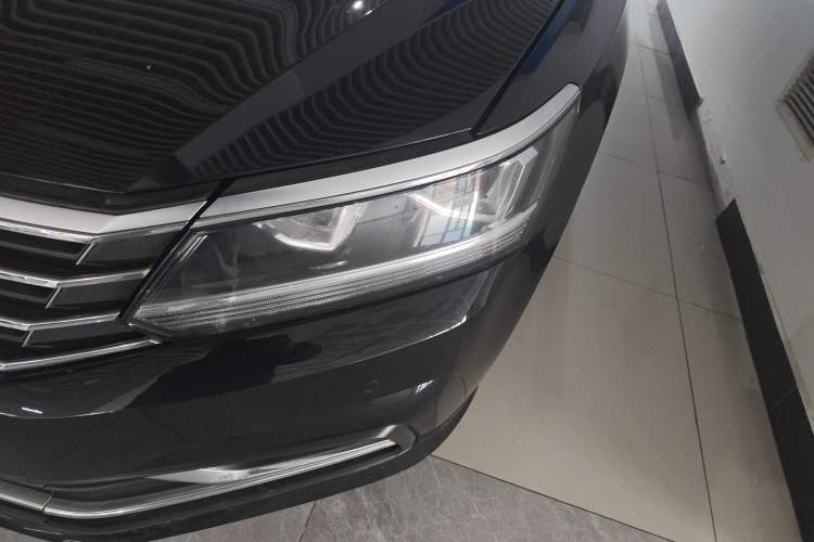 Used Volkswagen Passat 2017 330TSI DSG Luxury Edition Left Front Headlight