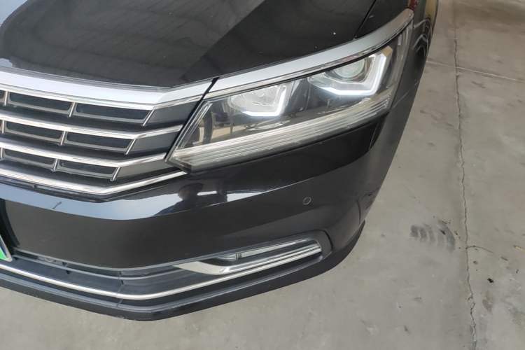 Used Volkswagen Passat 2017 330TSI DSG Luxury Edition Left Front Headlight