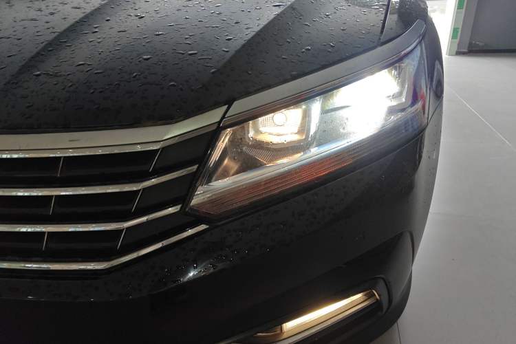 Used Volkswagen Passat 2017 330TSI DSG Luxury Edition Left Front Headlight