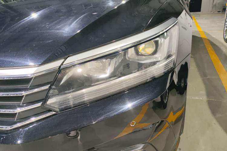 Used Volkswagen Passat 2017 330TSI DSG Luxury Edition Left Front Headlight