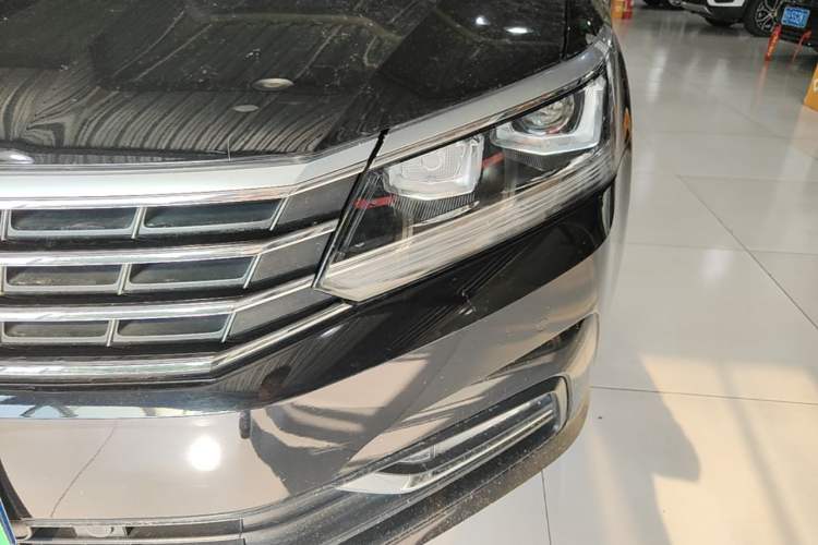 Used Volkswagen Passat 2017 330TSI DSG Luxury Edition Left Front Headlight