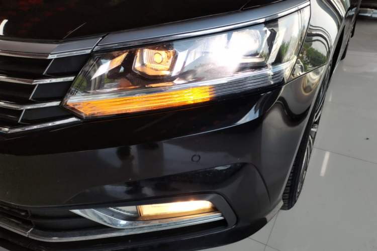 Used Volkswagen Passat 2017 330TSI DSG Luxury Edition Left Front Headlight