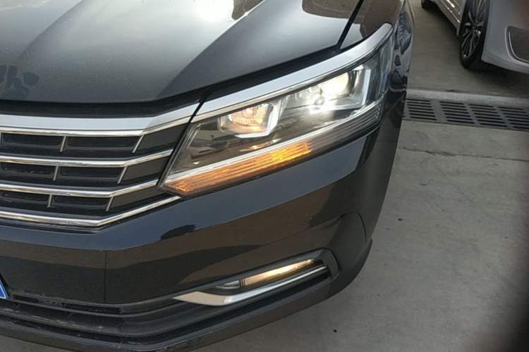 Used Volkswagen Passat 2017 330TSI DSG Luxury Edition Left Front Headlight