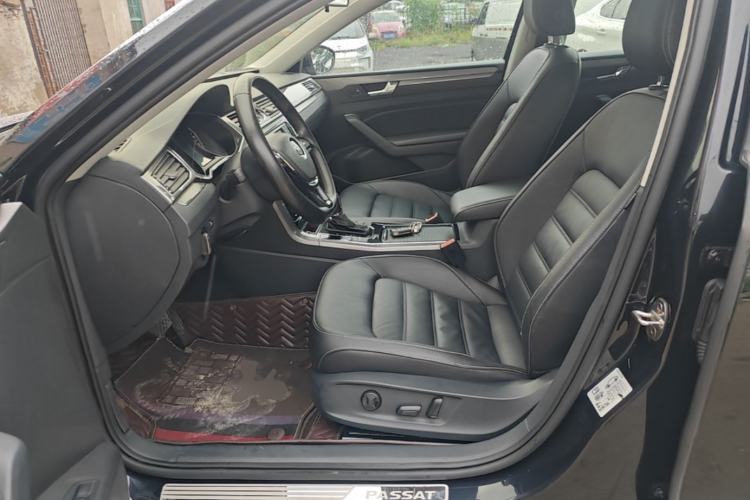 Used Volkswagen Passat 2017 330TSI DSG Luxury Edition Left Front Seat