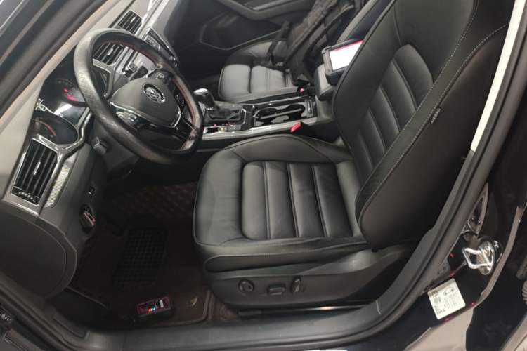 Used Volkswagen Passat 2017 330TSI DSG Luxury Edition Left Front Seat