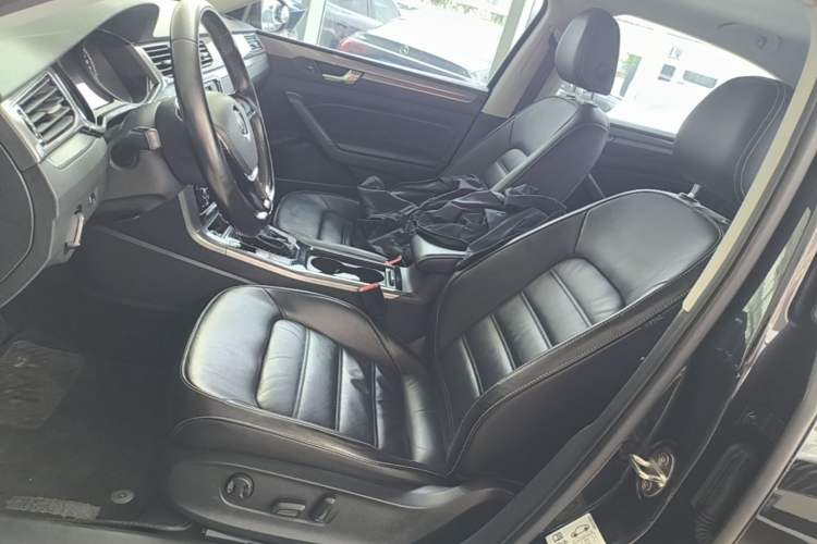 Used Volkswagen Passat 2017 330TSI DSG Luxury Edition Left Front Seat