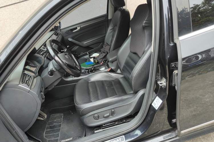Used Volkswagen Passat 2017 330TSI DSG Luxury Edition Left Front Seat